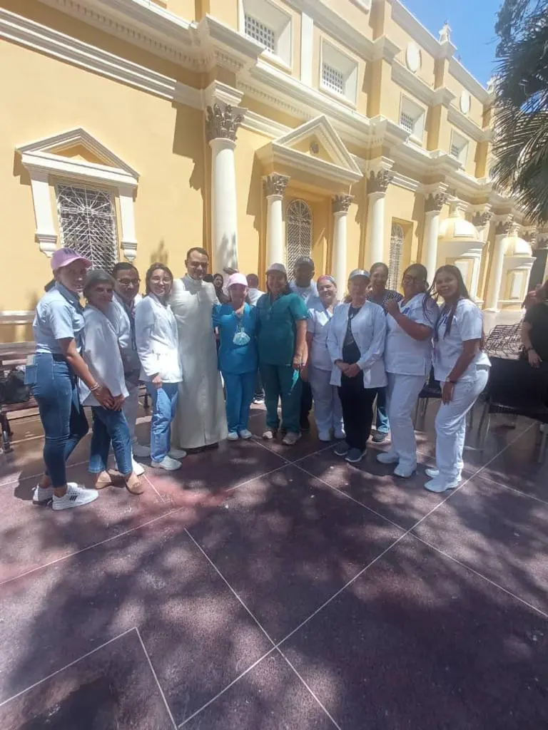 Madre Rafols brinda asistencia de salud a la Parroquia San Juan de Dios - foto 6