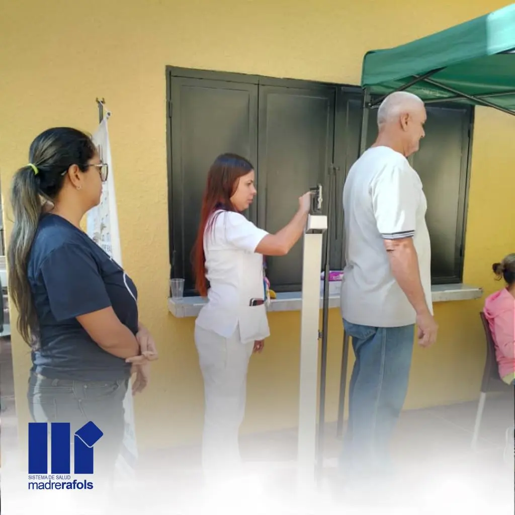 Madre Rafols brinda asistencia de salud a la Parroquia San Juan de Dios - foto 8