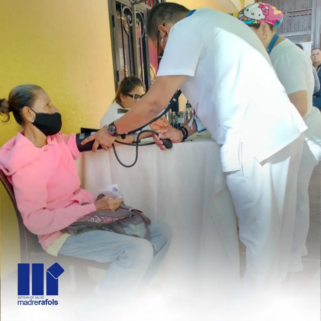 Madre Rafols brinda asistencia de salud a la Parroquia San Juan de Dios - foto 12