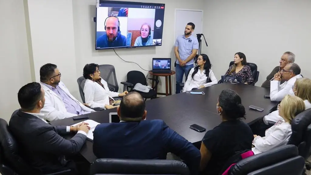 Videoconferencia de trabajo con la Directora de Salud y el Director de Asuntos Internacionales del Hospital Bambino Gesú de Italia - foto 3