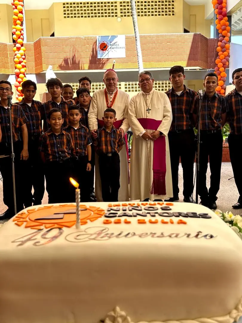 Instituto Arquidiocesano Niños Cantores del Zulia , recibió la visita del Excmo. Monseñor Alberto Ortega Martín - foto 3