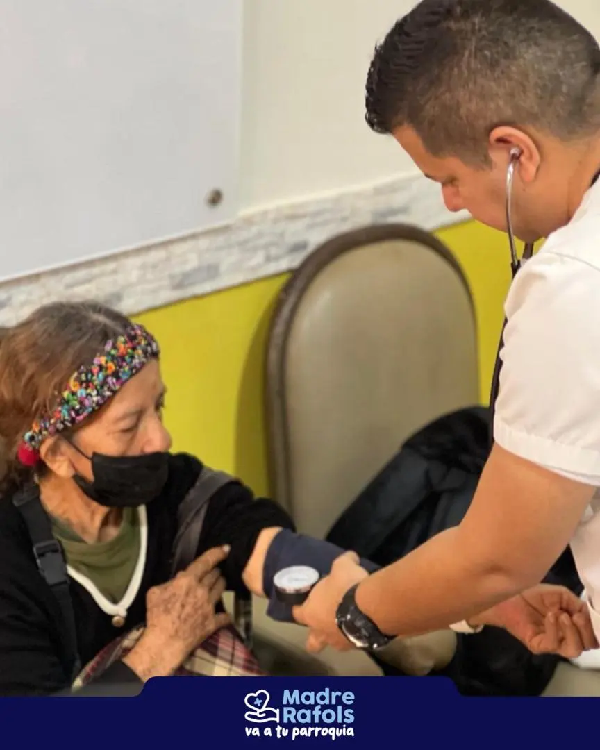 Madre Rafols atendió en jornada médica gratuita a 150 adultos mayores en la Basílica de Chiquinquirá - foto 5