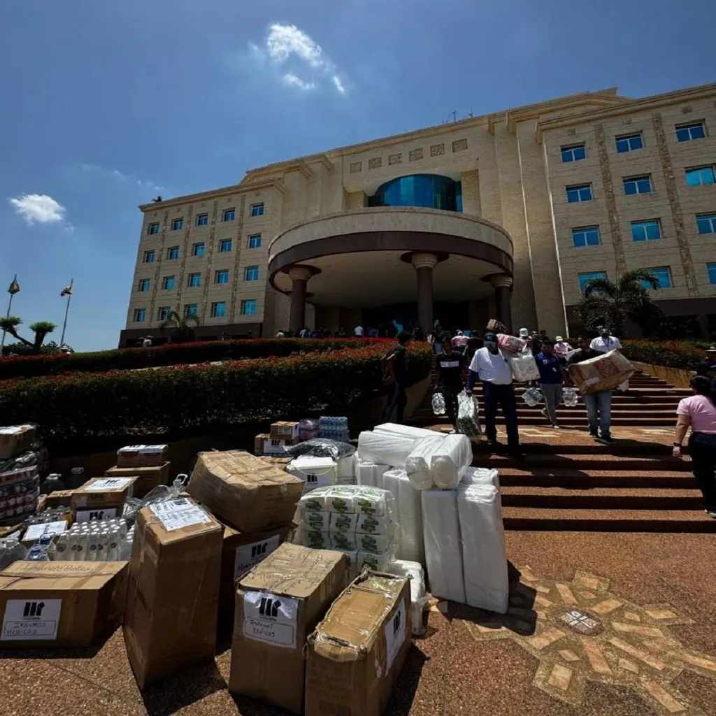 Entrega de insumos médicos durante una jornada de ayuda humanitaria